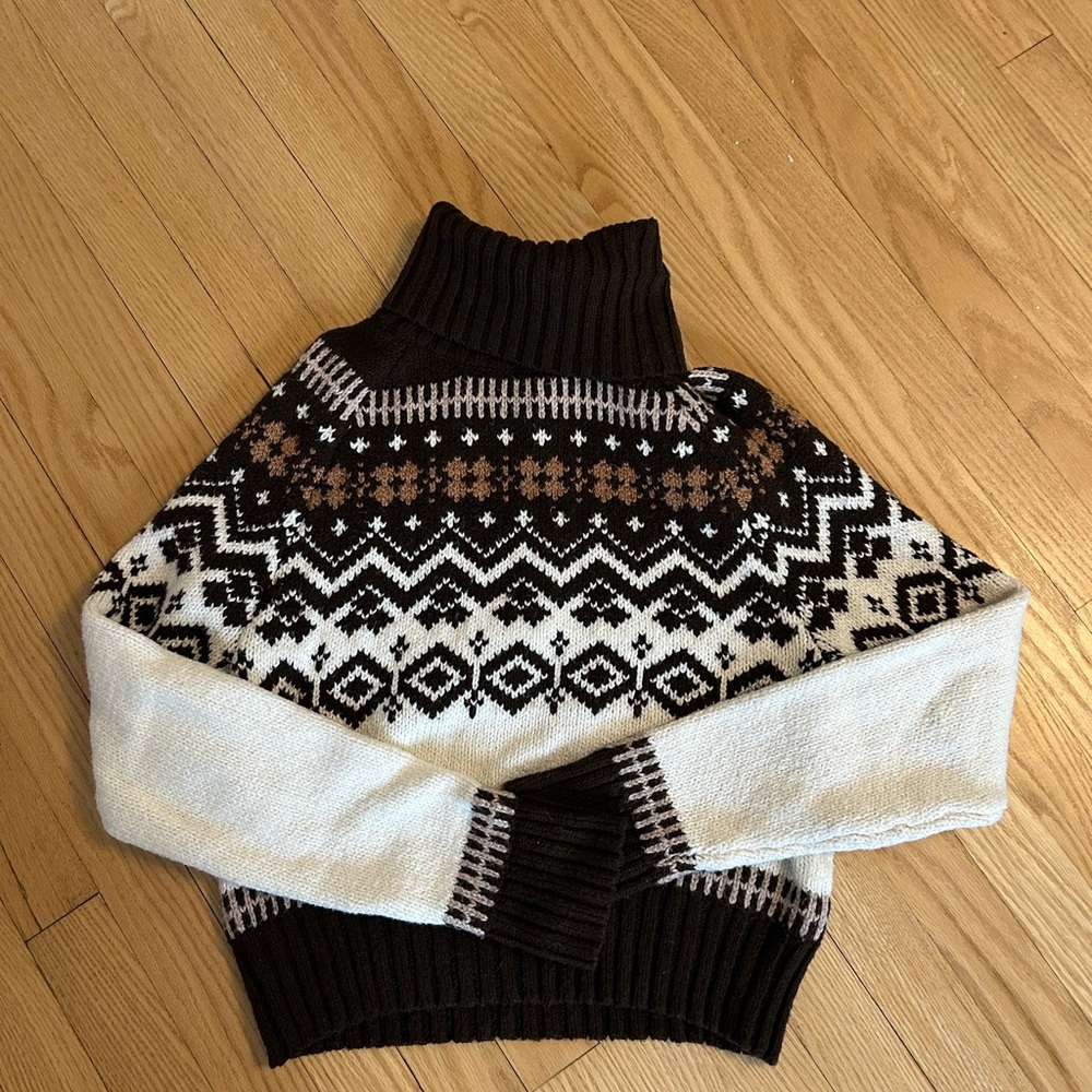 American Eagle Outfitters Black and White Turtleneck Sweater